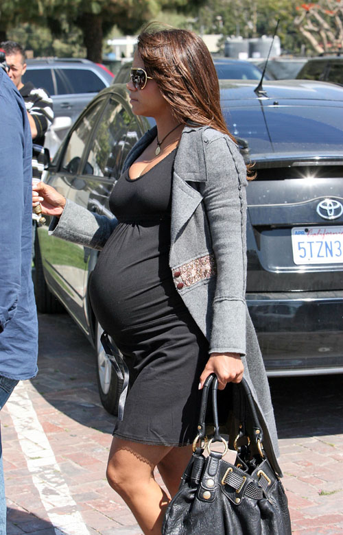Jessica Alba Baby Bump. her huge aby bump the day