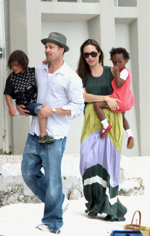 Angelina Jolie And Brad Pitt Family Pictures. Brad Pitt, Angelina Jolie