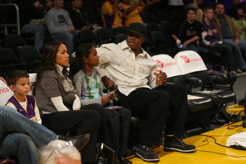 barry bonds wife and kids. BARRY BONDS AND FAMILY TAKE IN